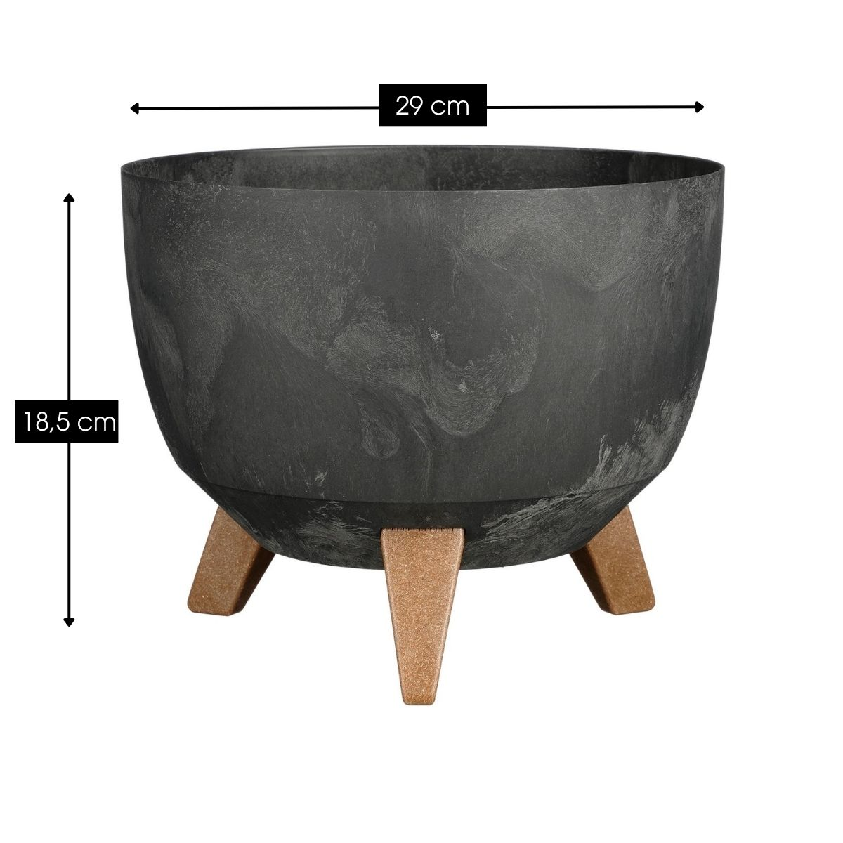 Un pot de fleurs rond noir avec trois pieds en bois marron, mesurant 29 cm de large et 18,5 cm de haut.