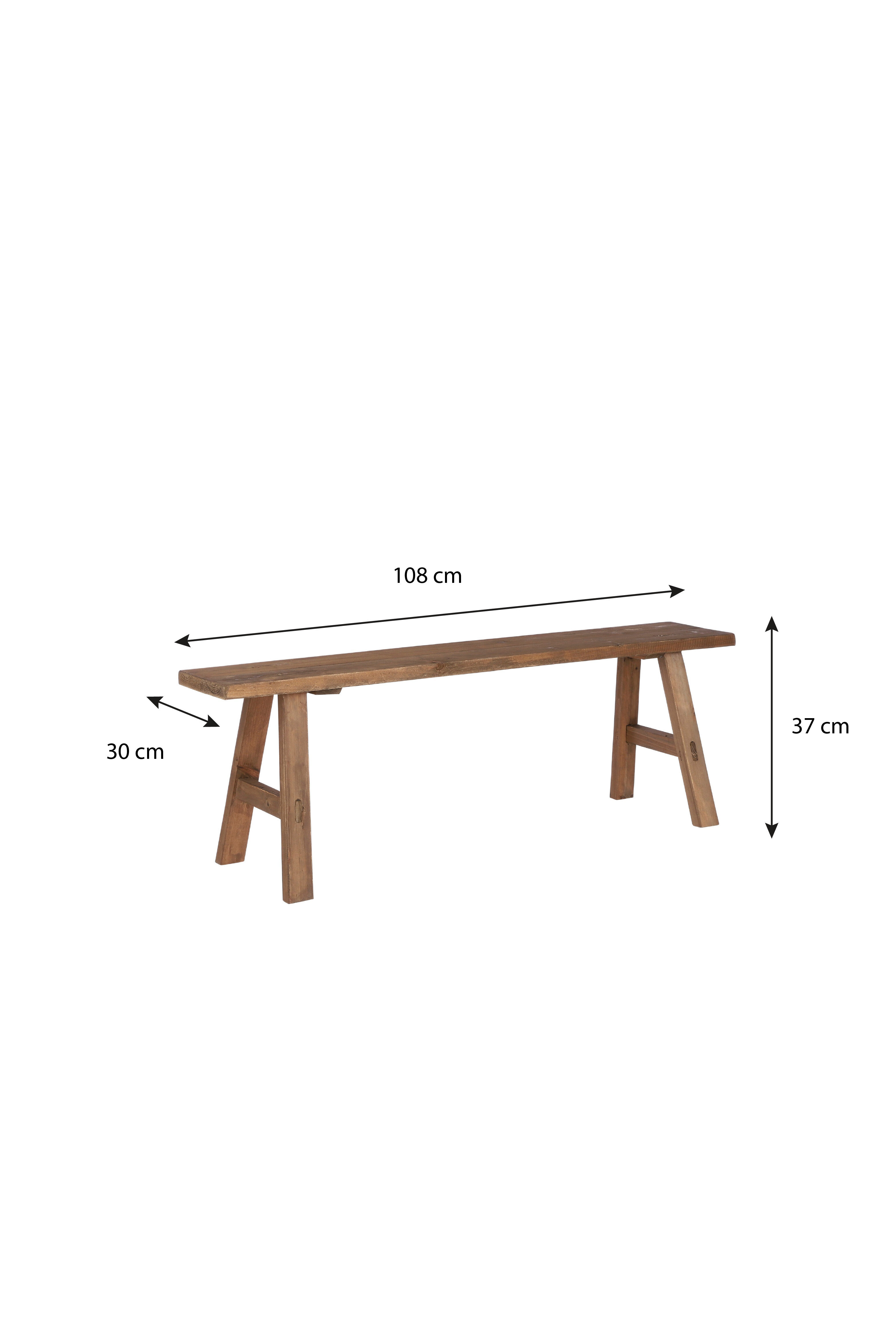 Eine rustikale Holzbank mit Maßen 108 cm lang, 30 cm breit und 37 cm hoch auf weißem Hintergrund.