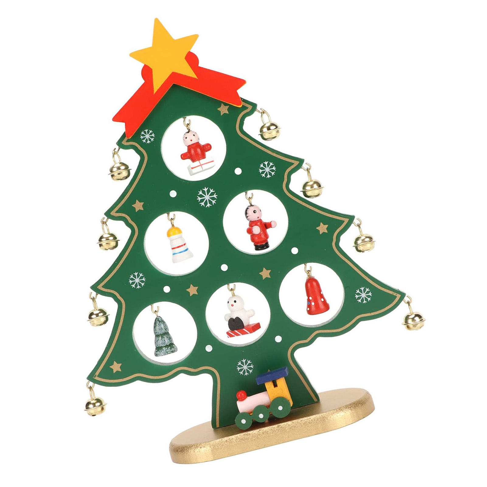 Ein dekorativer grüner Weihnachtsbaum aus Holz mit hängenden Ornamenten, goldenen Glocken, einem gelben Stern und einem Zug.