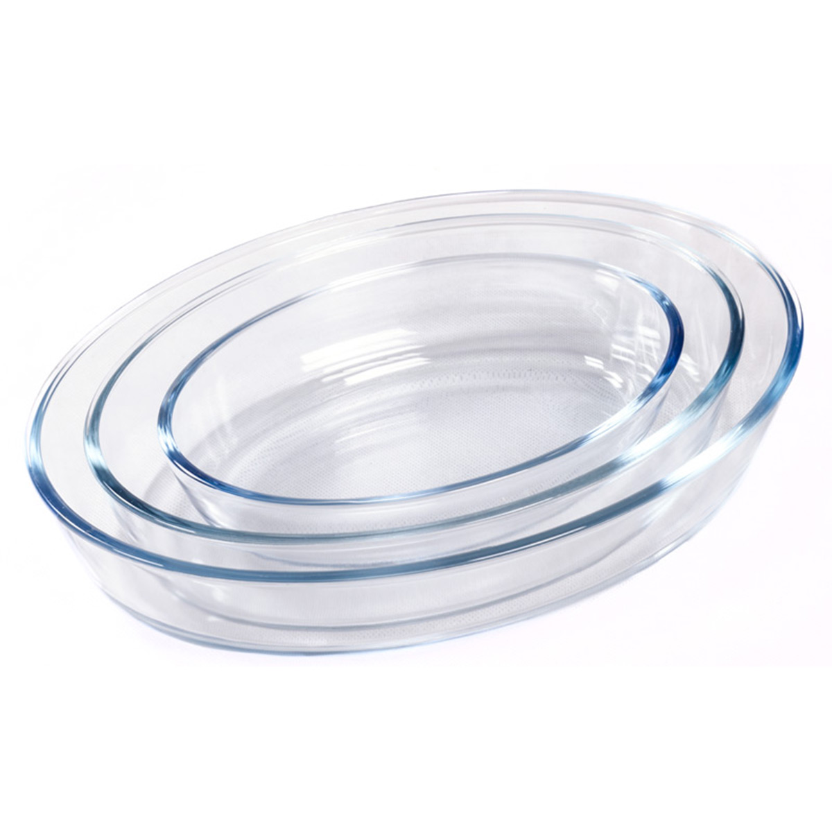 Tres fuentes para horno de vidrio ovaladas y transparentes están apiladas una dentro de otra.