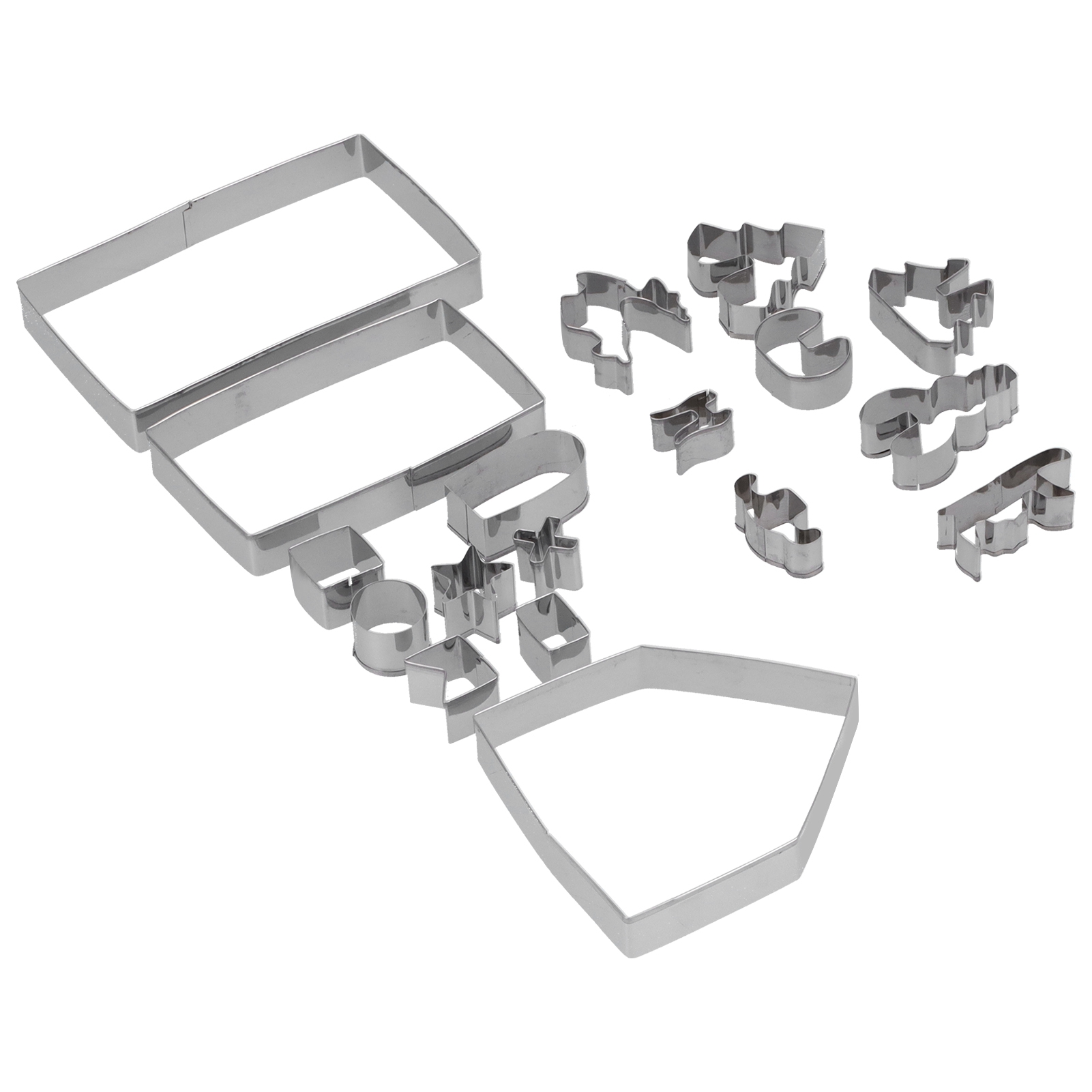 Verschiedene silberne Metall-Ausstechformen in geometrischen und spielerischen Formen auf weißem Hintergrund.