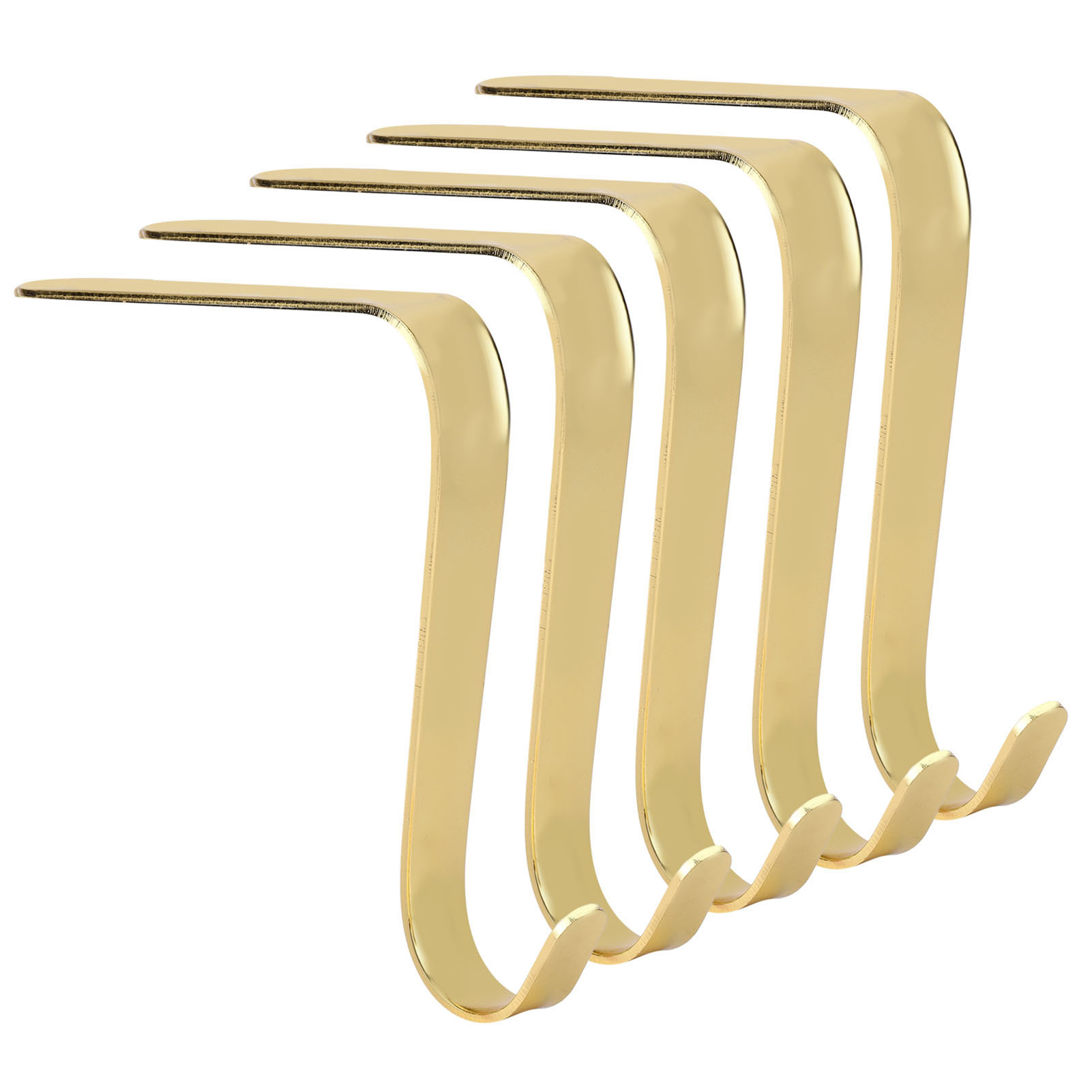 Fünf glänzende, goldfarbene Metall-Strumpfhalter, diagonal vor weißem Hintergrund angeordnet.