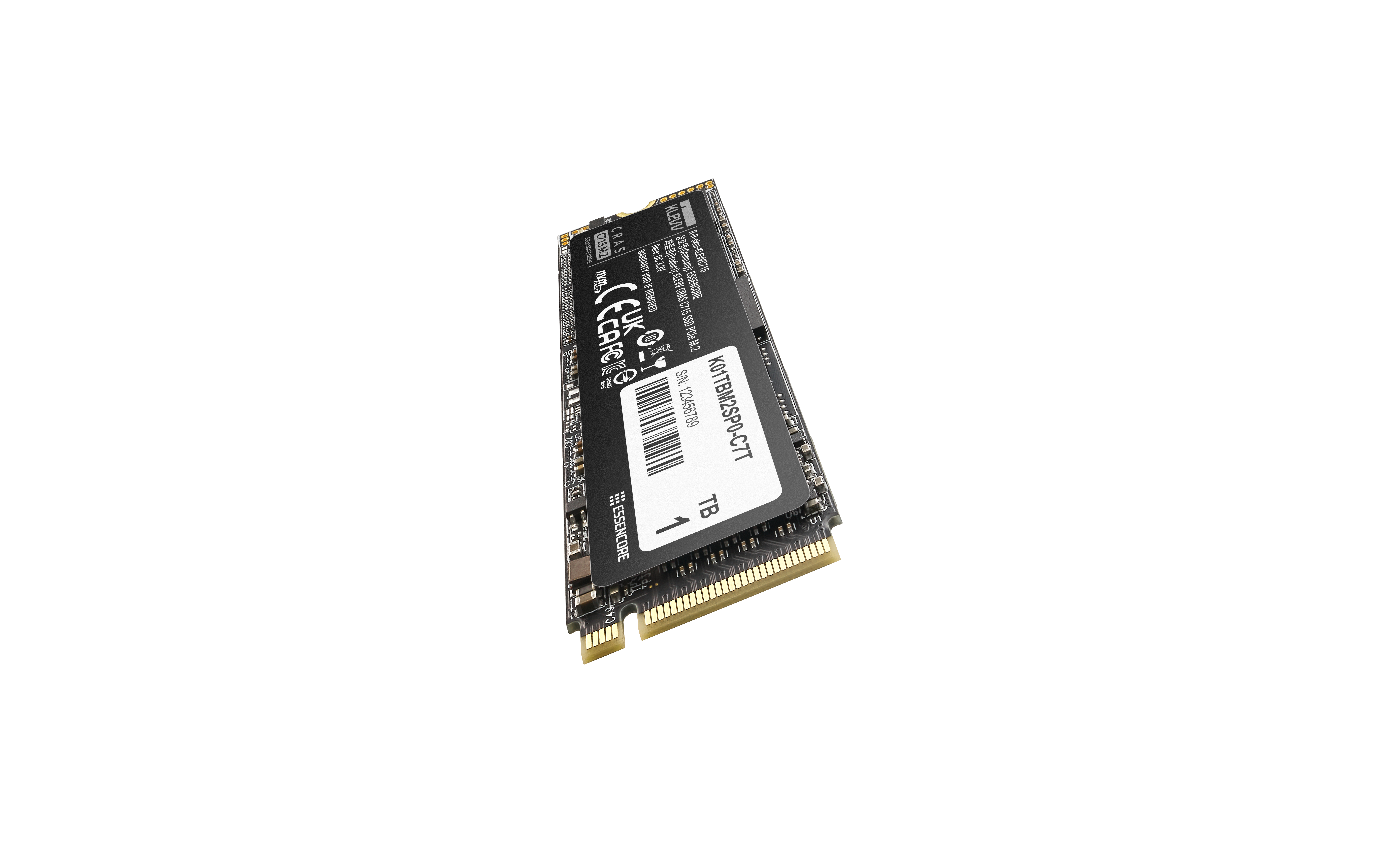 Eine schwarze SSD mit silbernen und weißen Beschriftungen auf weißem Hintergrund.