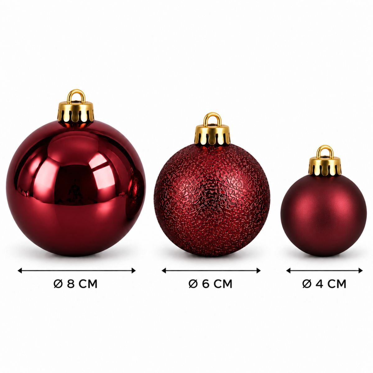Trois boules de Noël rouges de tailles et textures différentes, avec des capuchons dorés et des mesures en dessous.