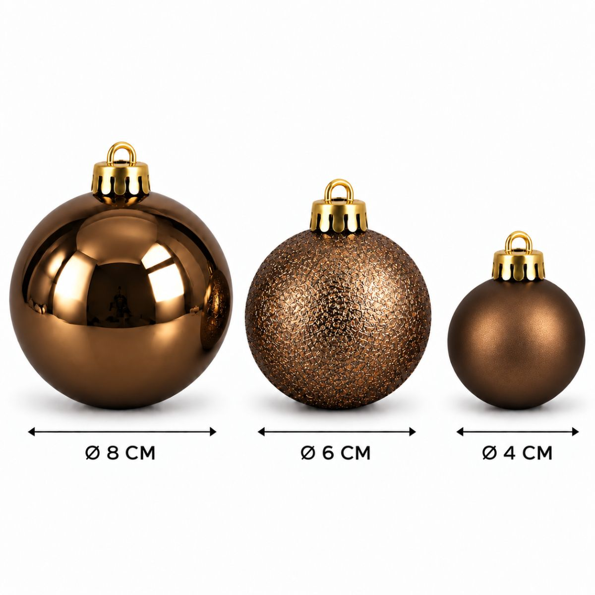 Trois boules de Noël marron avec des capuchons dorés de 8 cm, 6 cm et 4 cm.