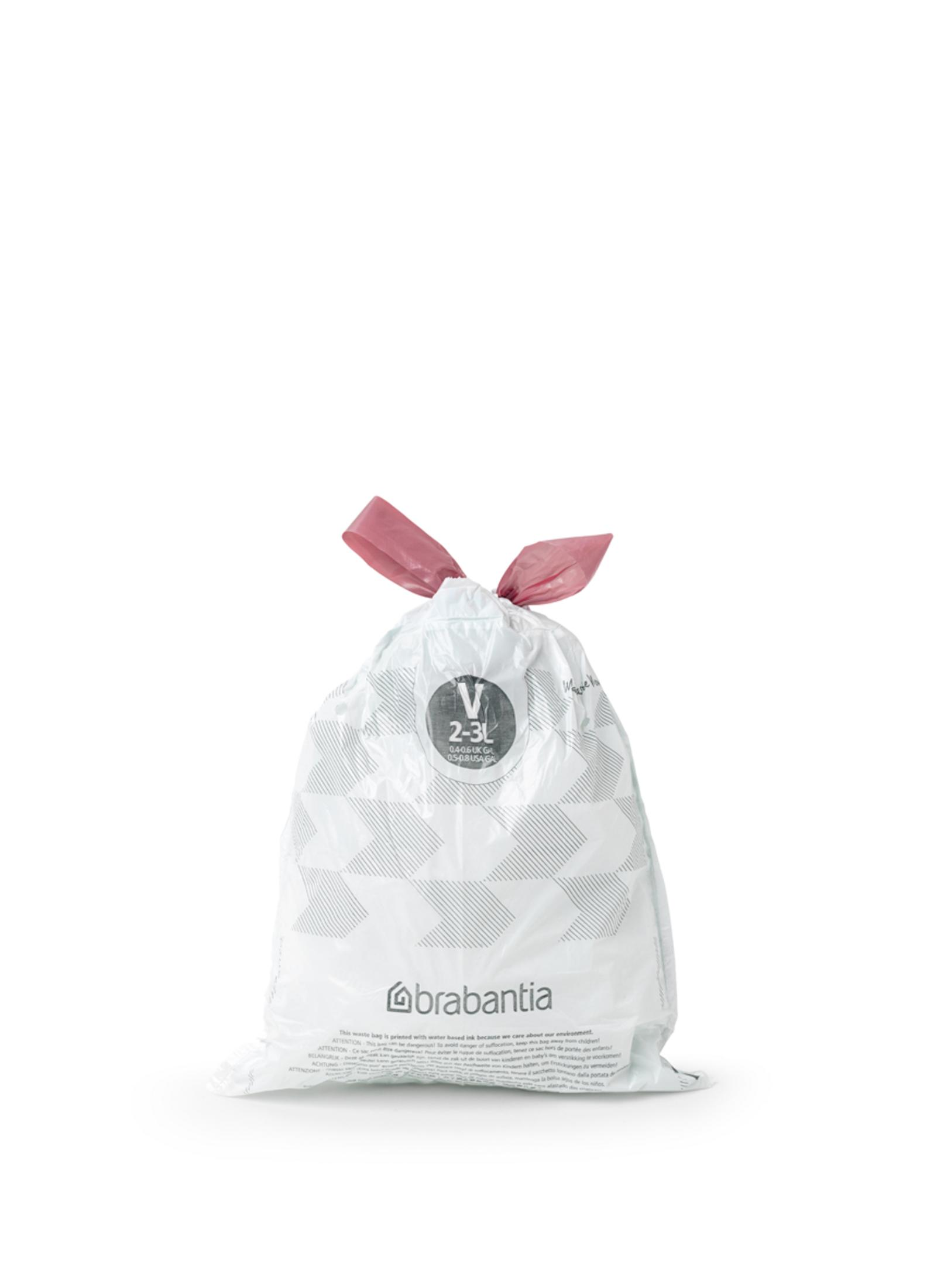 Ein weißer Brabantia Müllbeutel, 2-3L, mit rosafarbenen Griffen.