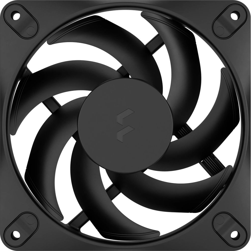 Ein schwarzer Computerventilator mit sieben geschwungenen Blättern und einem runden Zentrum.