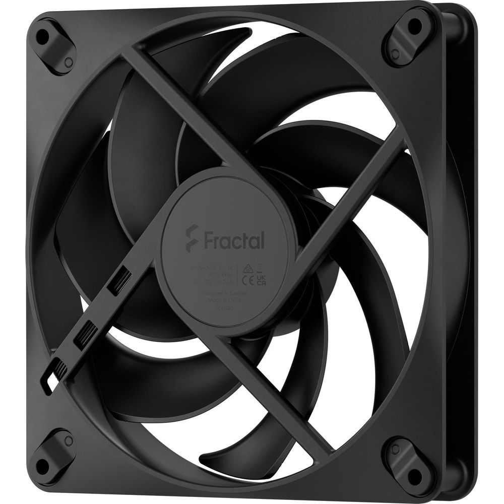 Ein schwarzer Computerlüfter mit sieben gebogenen Blättern und dem Fractal-Logo in der Mitte.