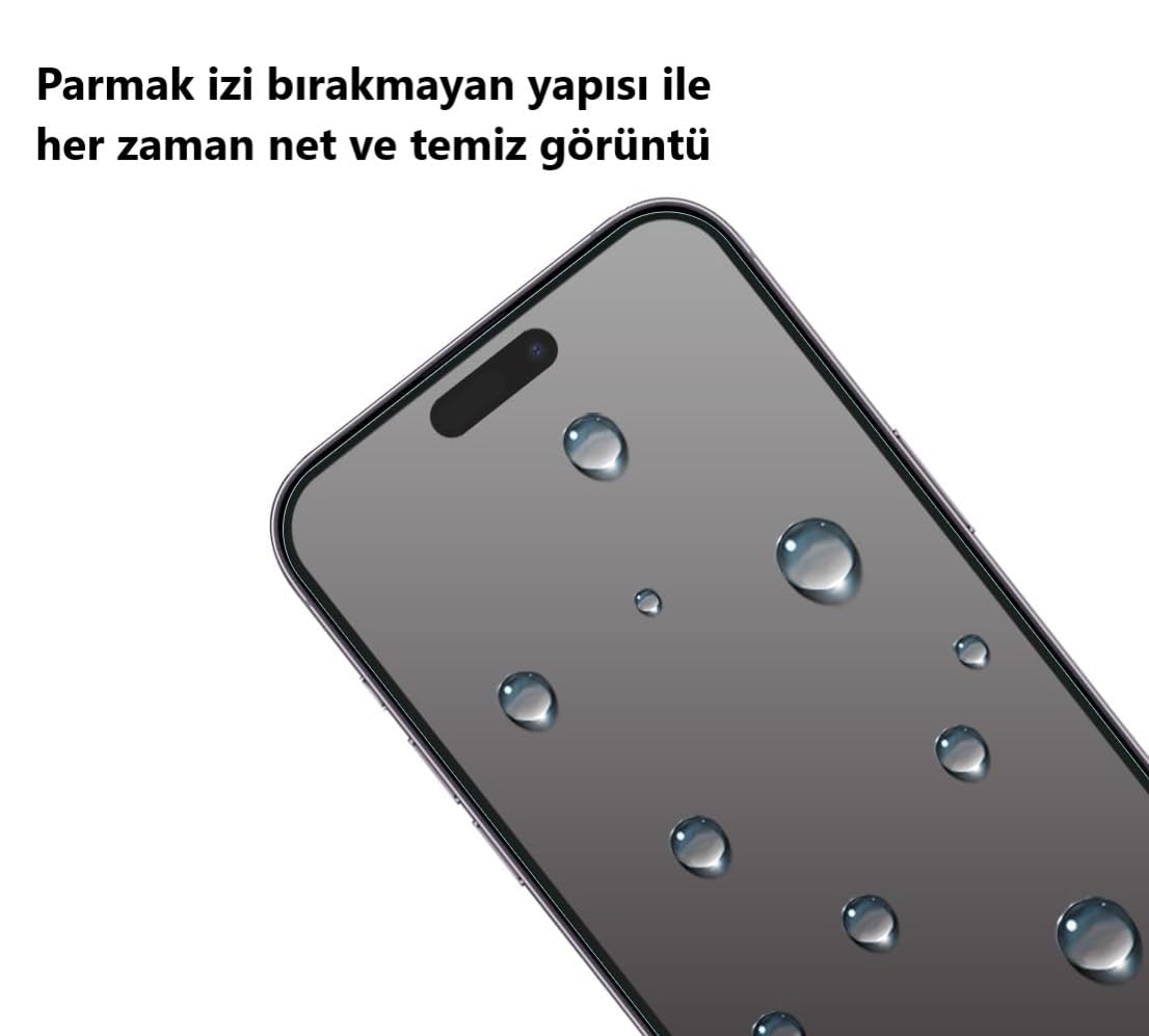 Parmak izi bırakmayan akıllı telefon ekran koruyucusunun üzerinde su damlaları var.