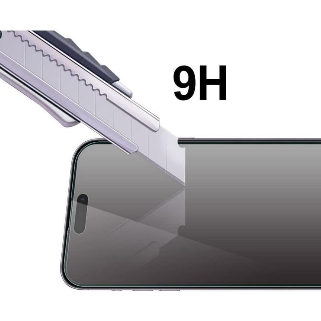 Bir akıllı telefondaki 9H temperli cam ekran koruyucusuna maket bıçağı sürülüyor.