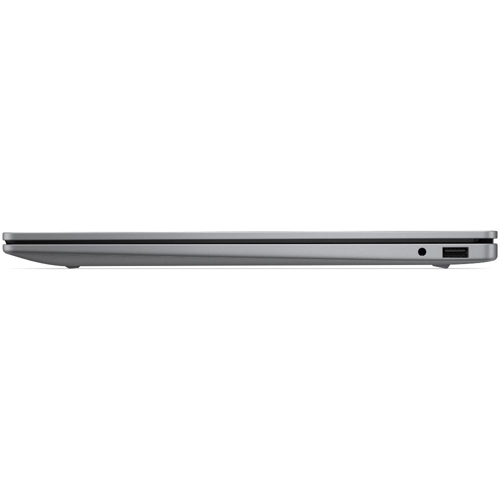 Vista laterale di un laptop grigio chiuso su sfondo bianco con porte visibili.