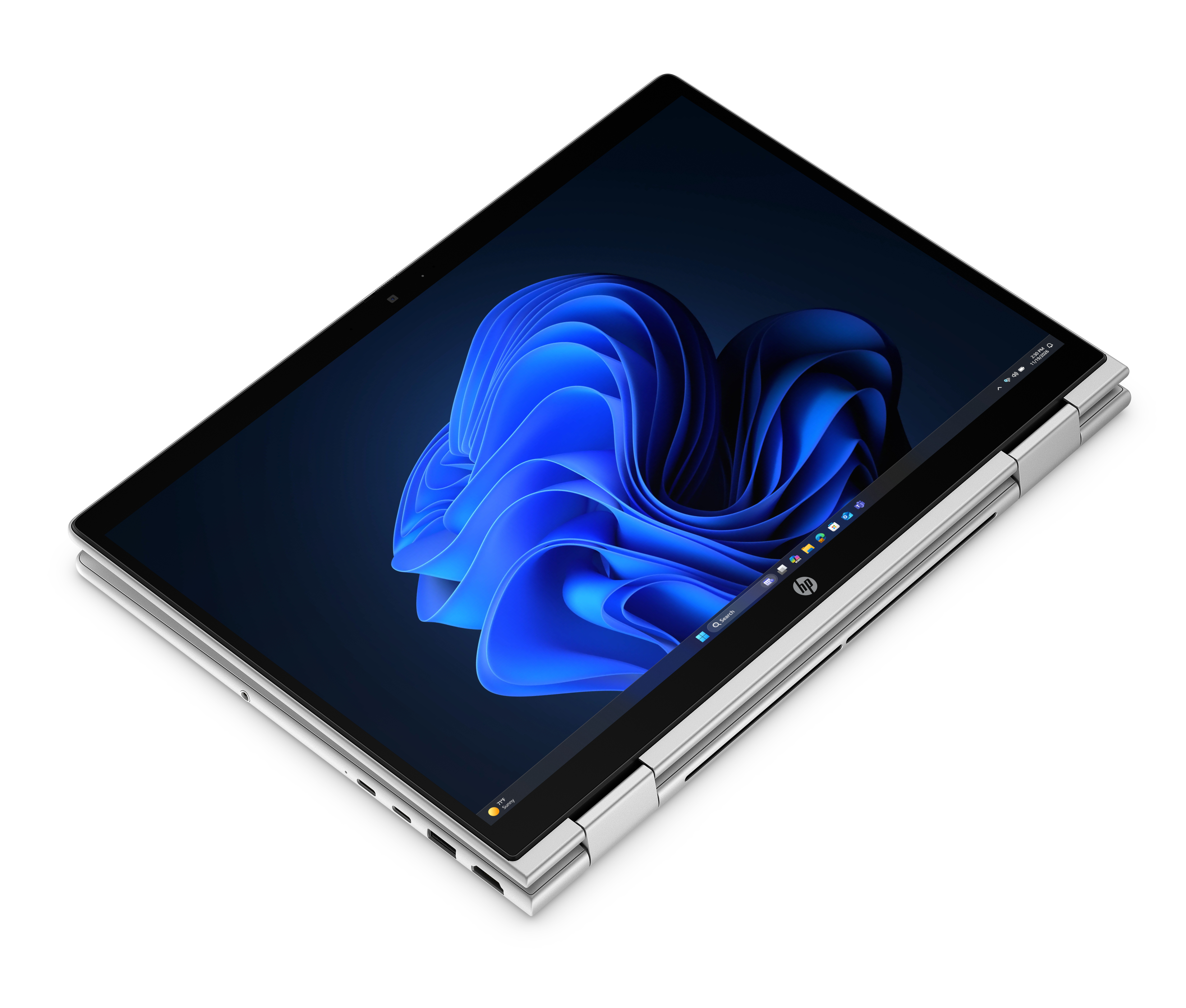 Un computer portatile argentato in modalità tenda con uno sfondo blu.