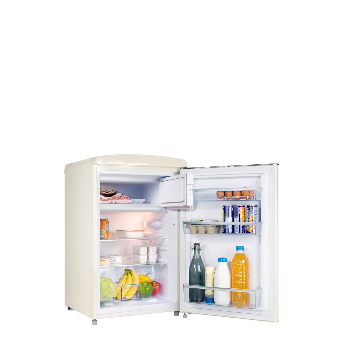 Una mini nevera abierta de color crema llena de comida, bebidas y productos sobre un fondo blanco.