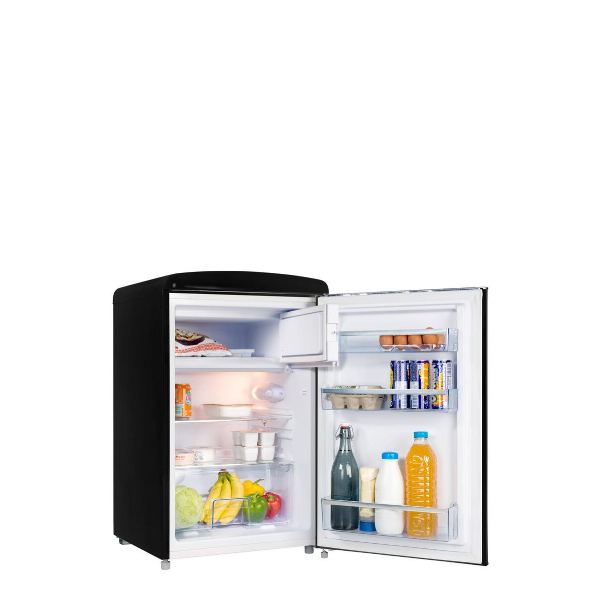 Un mini frigorífico negro abierto con interior iluminado, lleno de bebidas, frutas, verduras y huevos.