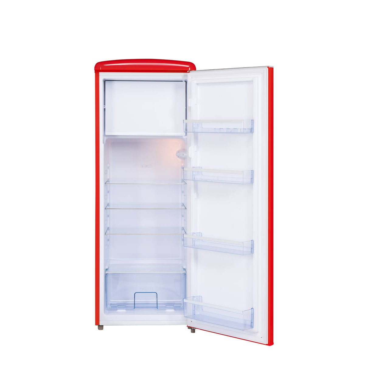 Leuchtend roter Kühlschrank im Retro-Stil mit offener Tür, Glasböden und großem Gemüsefach.
