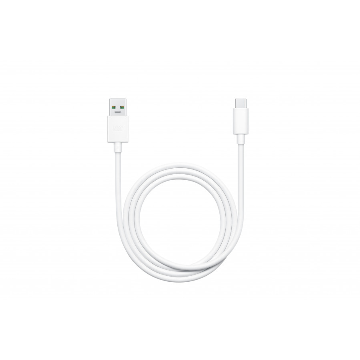 Un cavo di ricarica da USB-A a USB-C bianco, ordinatamente arrotolato su sfondo bianco.
