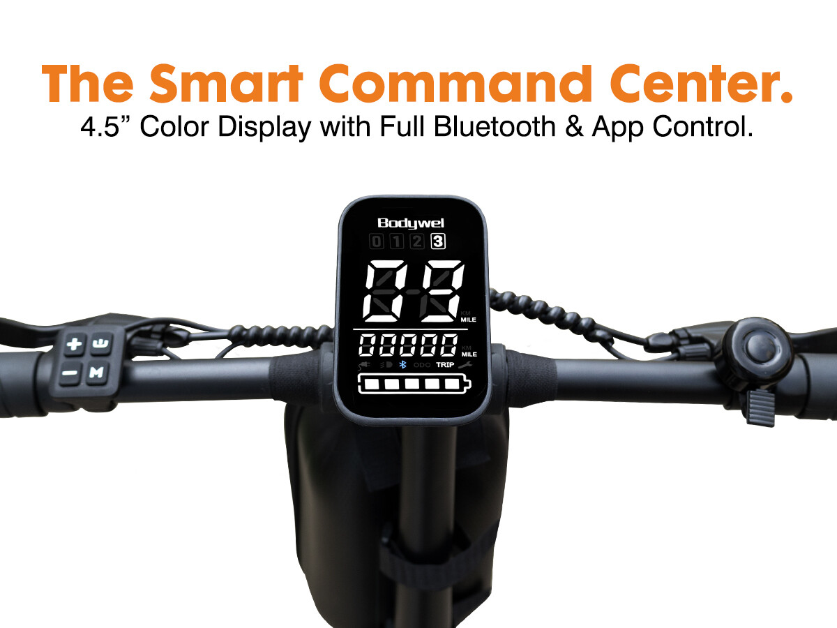 E-Bike-Lenker mit schwarzem Display, das Geschwindigkeit und Batteriestatus anzeigt, vor weißem Hintergrund.
