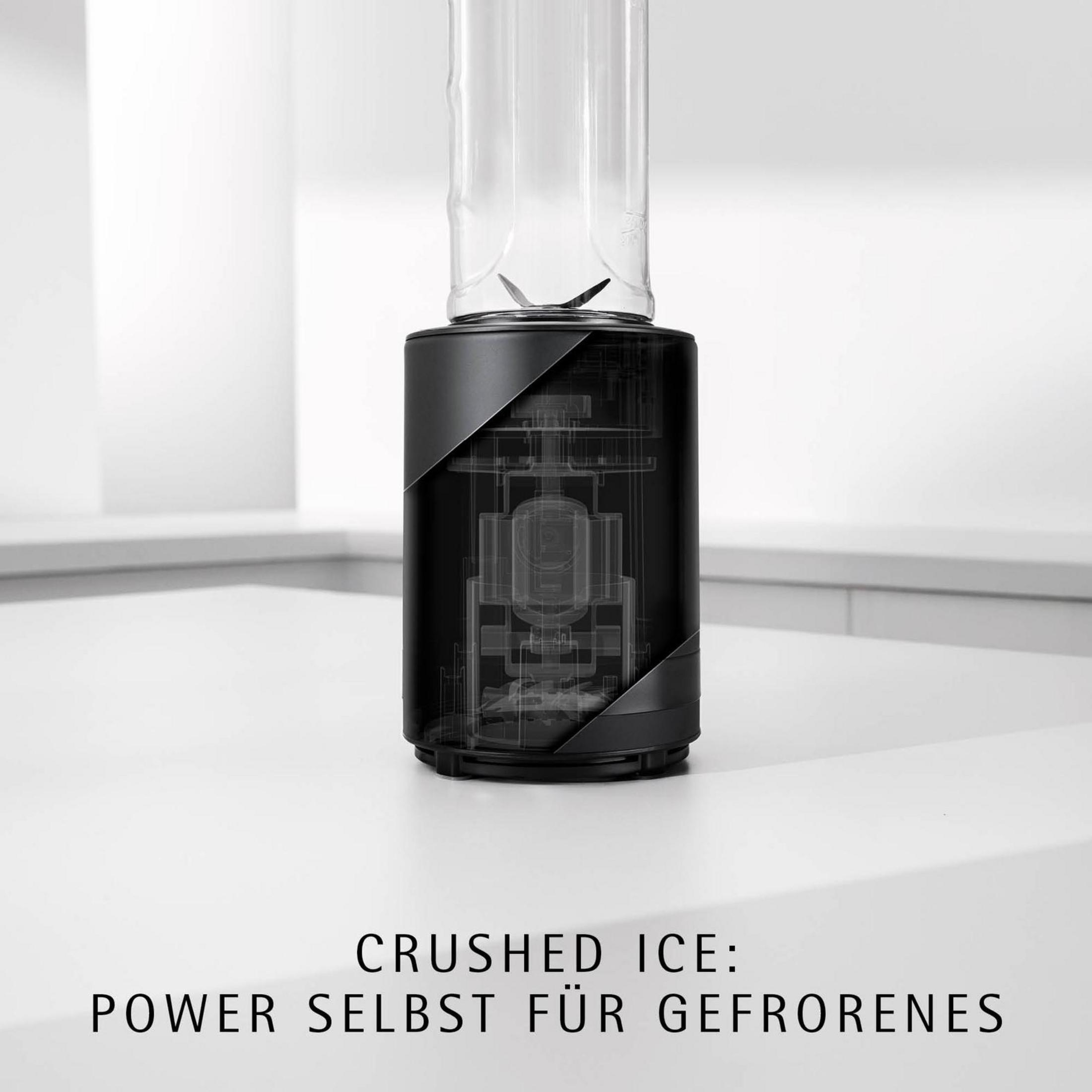 Un blender noir sur un plan de travail clair montre son moteur électrique interne de manière transparente.