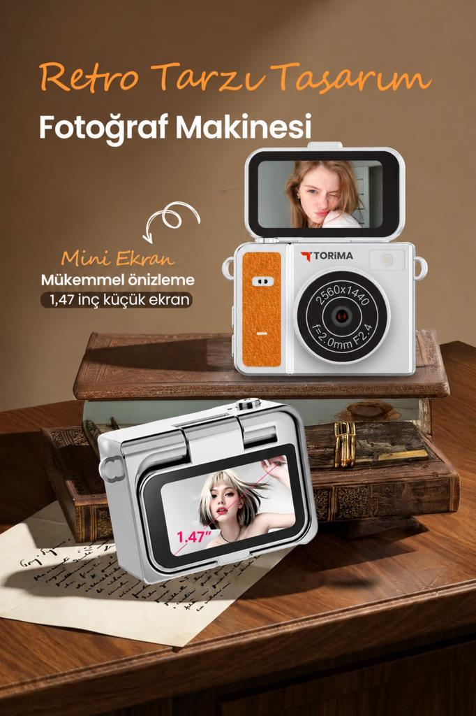 Ahşap masa üzerinde yazılı, katlanır ekranlı beyaz ve kahverengi retro kamera.