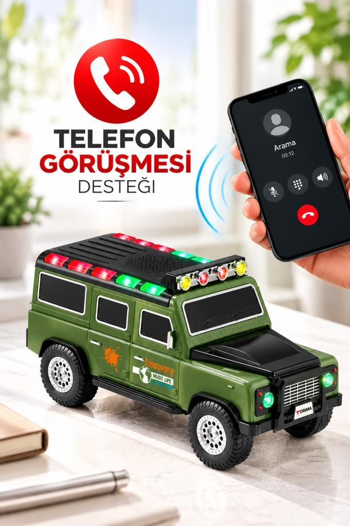 Renkli ışıklara sahip yeşil oyuncak bir arazi aracı, çağrı gösteren telefon tutan bir elin yanında.