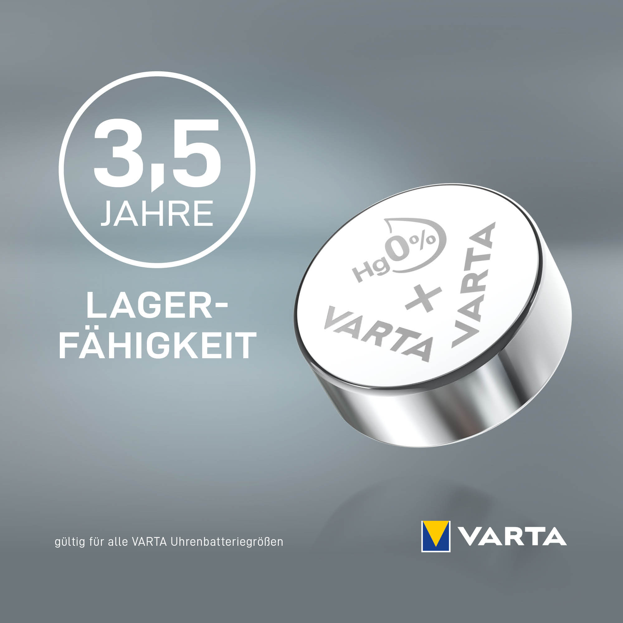 Une pile bouton VARTA sur fond gris avec du texte sur 3,5 ans de conservation.
