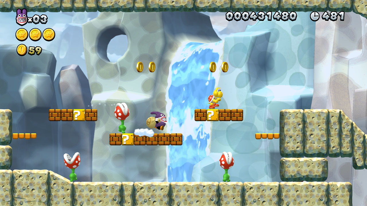 Un livello di videogioco con blocchi di pietra, monete, Piante Piranha, una cascata e un personaggio viola.