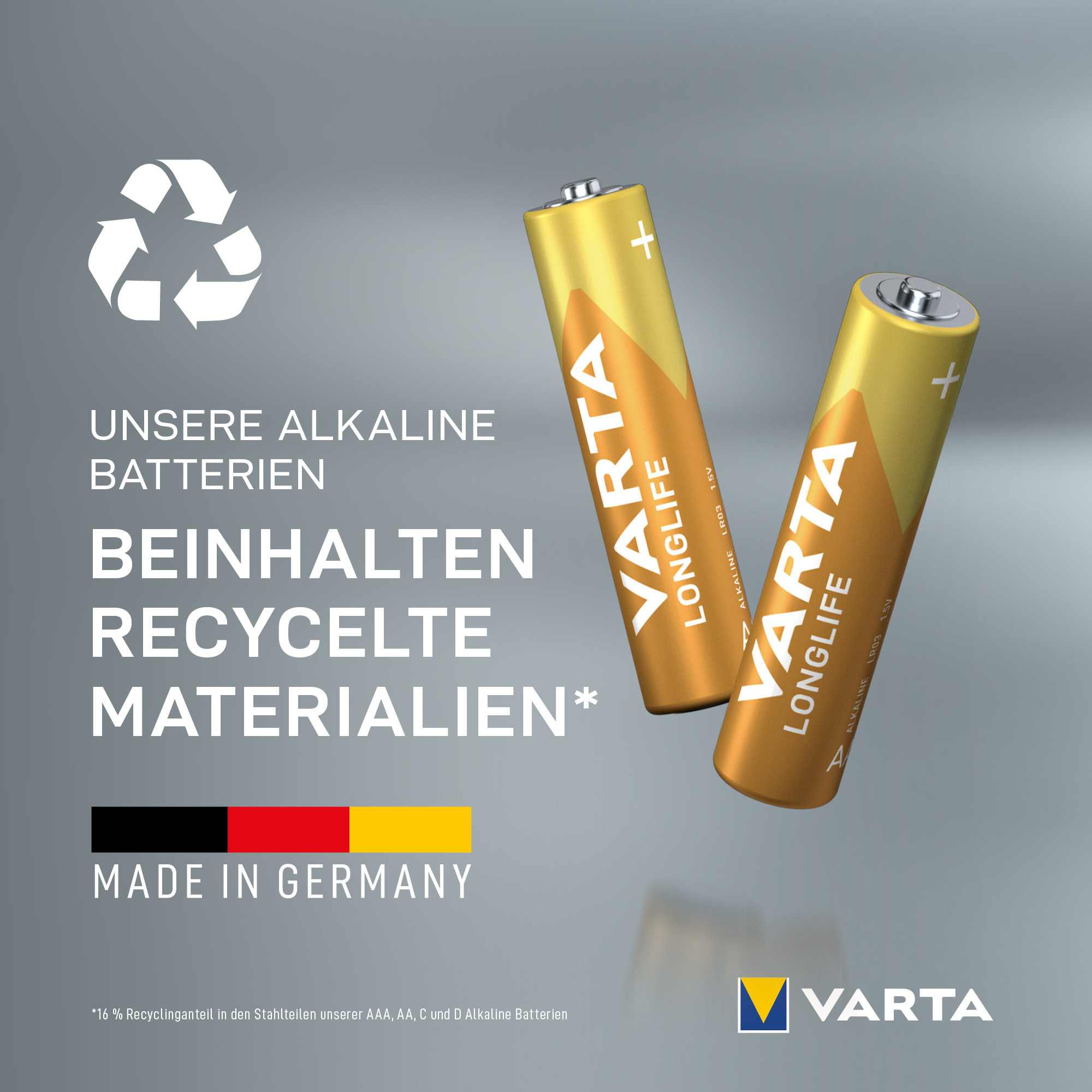Dos pilas Varta Longlife sobre fondo gris con símbolo de reciclaje y texto en alemán.