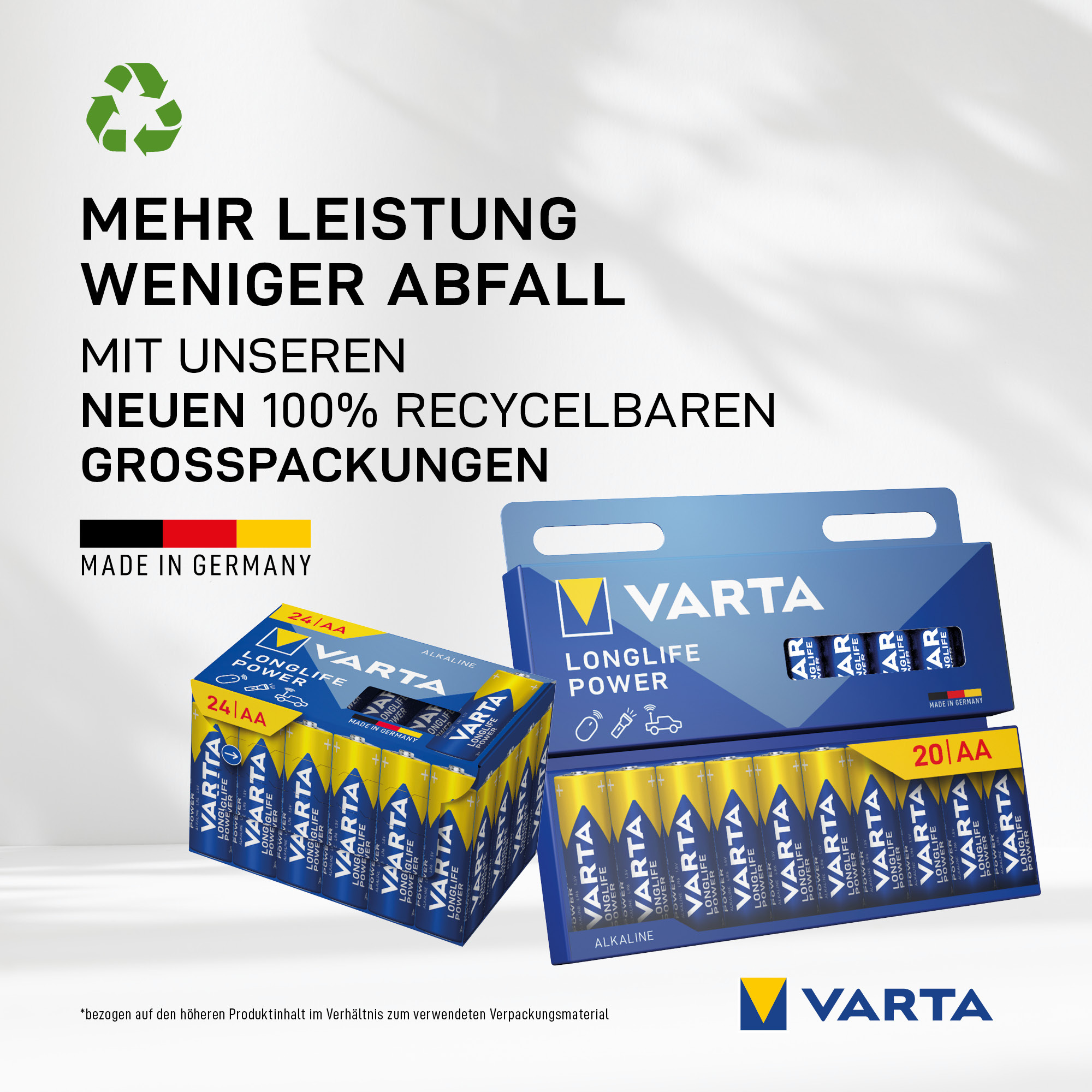 Pilas AA Varta Longlife Power en envases grandes azules con texto en alemán y símbolo de reciclaje.