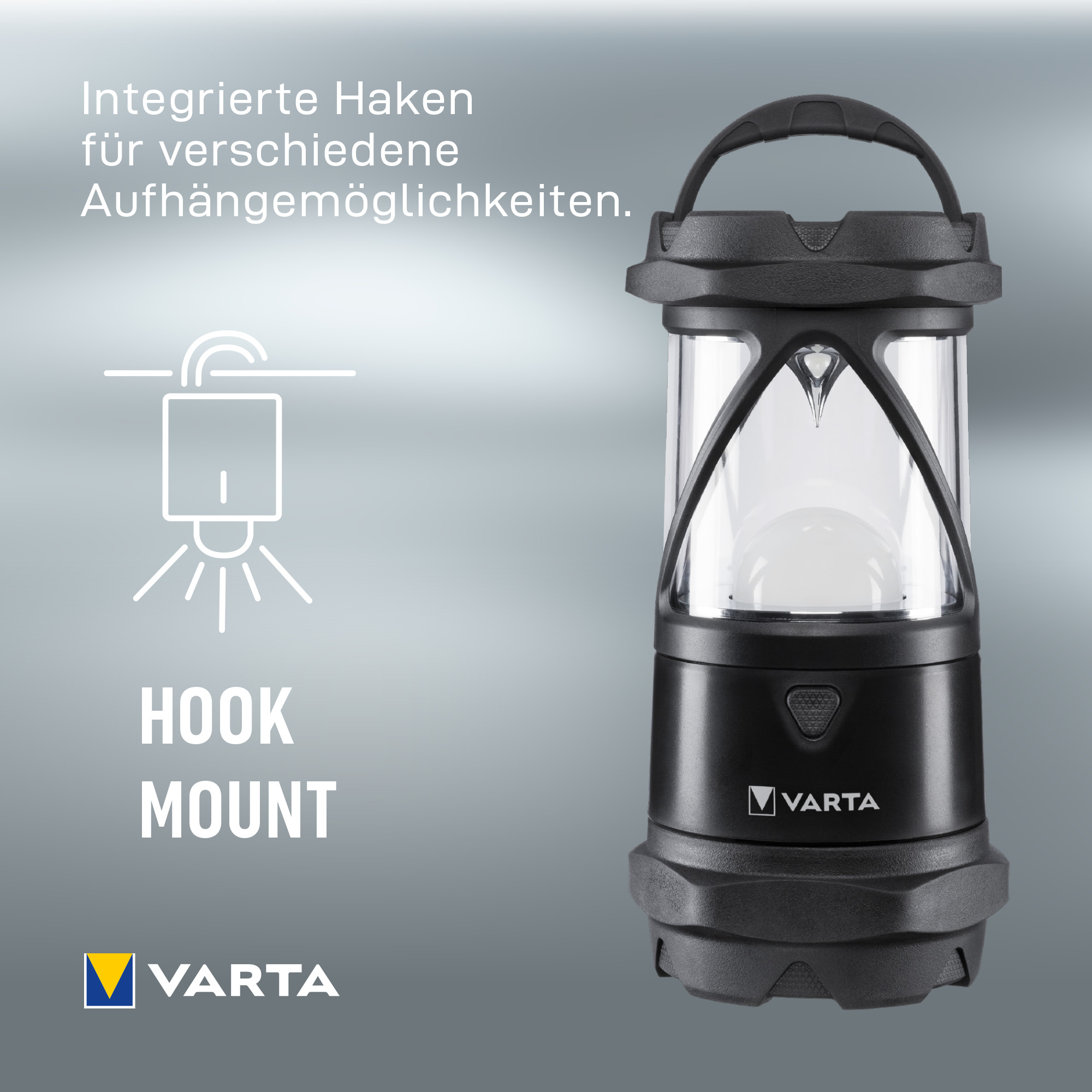 Eine schwarze Varta-Campinglaterne mit Hakenhalterung vor einem Farbverlauf-Hintergrund.