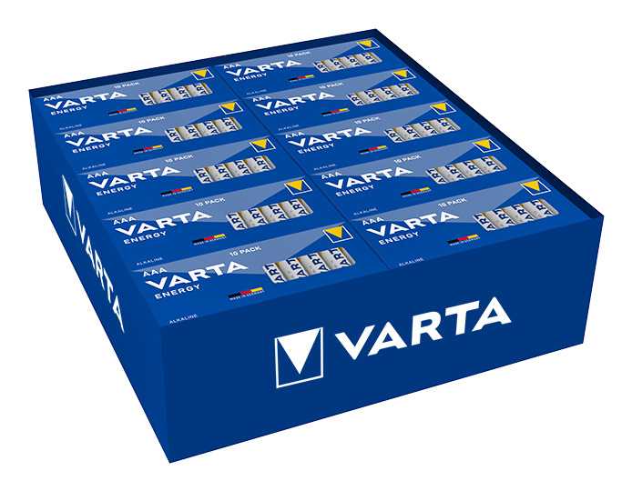 Una caja expositora azul llena de varios paquetes de 10 pilas Varta AAA Energy.
