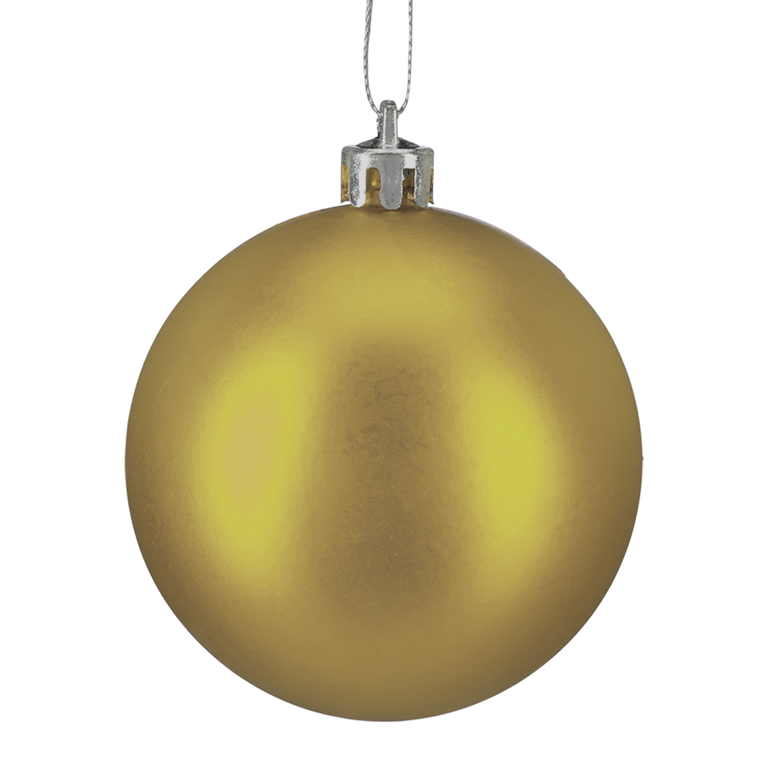 Eine matte goldene Weihnachtskugel hängt an einem silbernen Faden vor weißem Hintergrund.