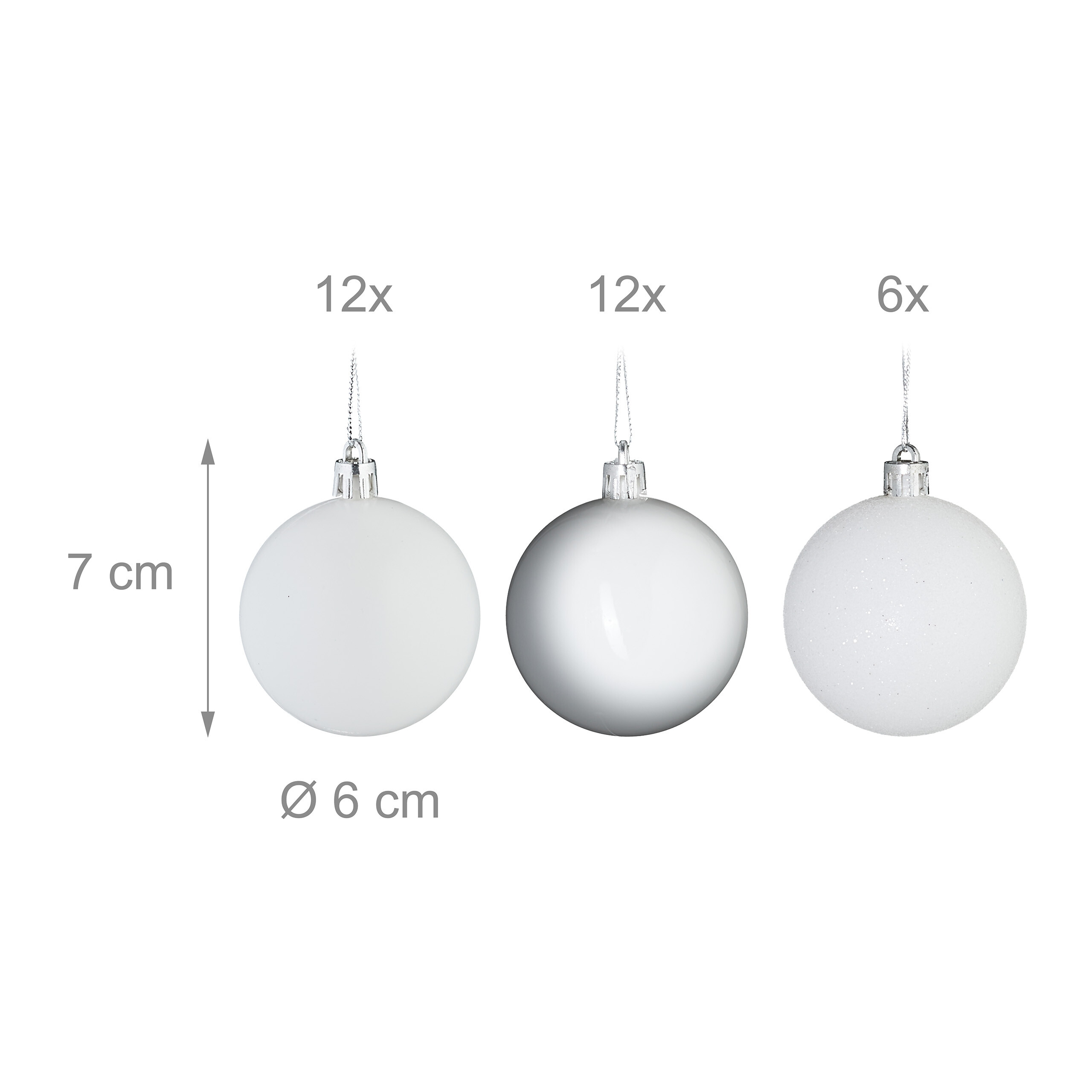 Drei silberne und weiße Weihnachtskugeln mit Maßen von 7 cm Höhe und 6 cm Durchmesser.