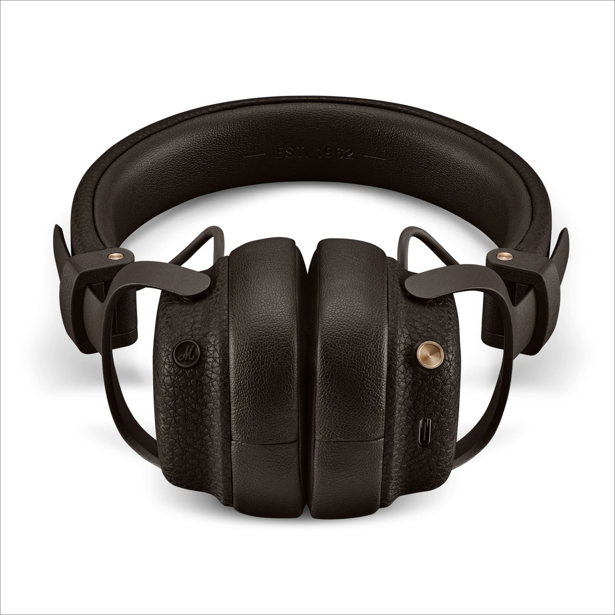 Schwarze Over-Ear-Kopfhörer mit Lederstruktur und Messingdetails auf weißem Hintergrund.