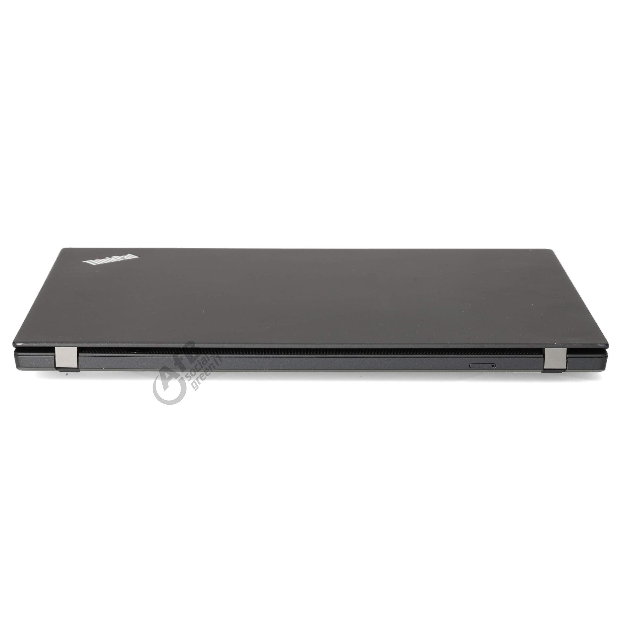 Ein geschlossener schwarzer ThinkPad-Laptop auf weißem Hintergrund.