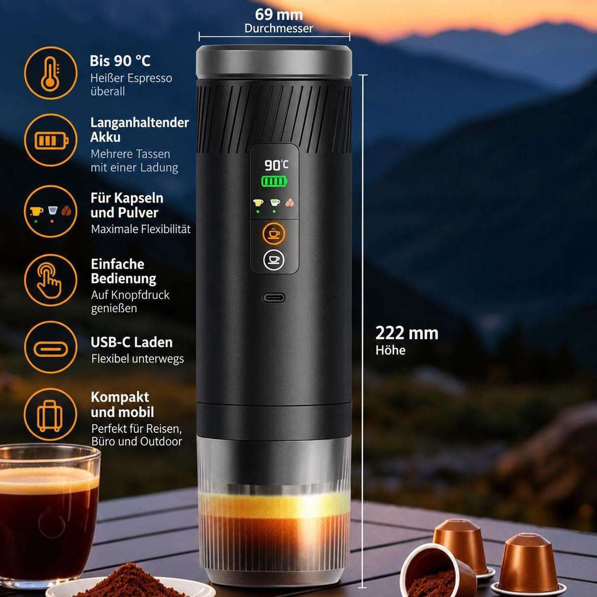 Tragbare schwarze Kaffeemaschine mit Maßen, Symbolen und Kaffeekapseln auf einem Tisch vor Naturkulisse.