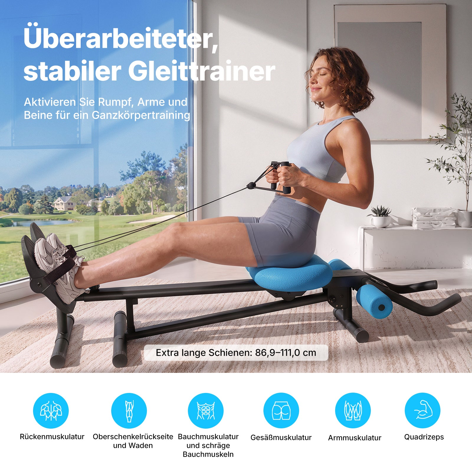 Frau trainiert auf einem blauen Gleittrainer vor einer großen Fensterfront mit Blick ins Grünen.