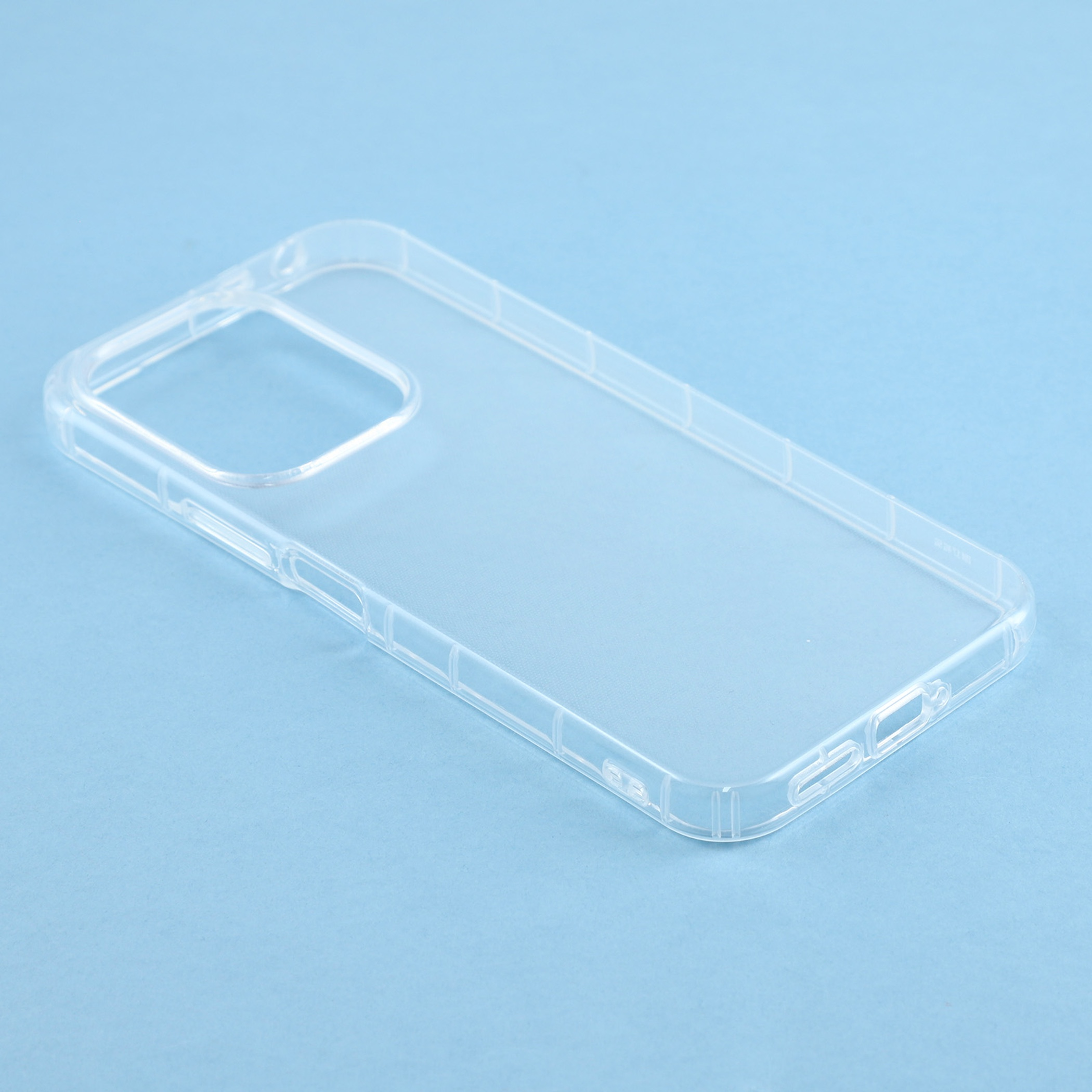 Eine transparente Handyhülle auf einem hellblauen Hintergrund.