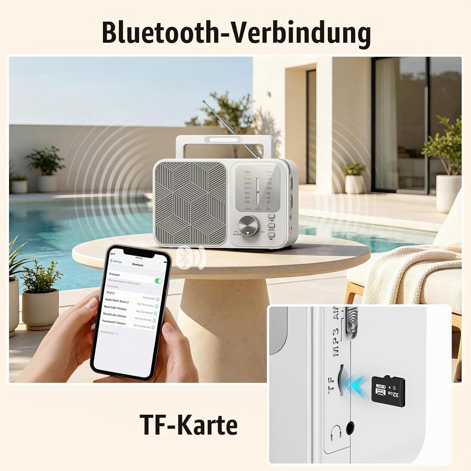Ein weißes Retro-Radio auf einem Tisch am Pool, verbunden mit einem Smartphone, daneben ein Einschub für eine TF-Karte.