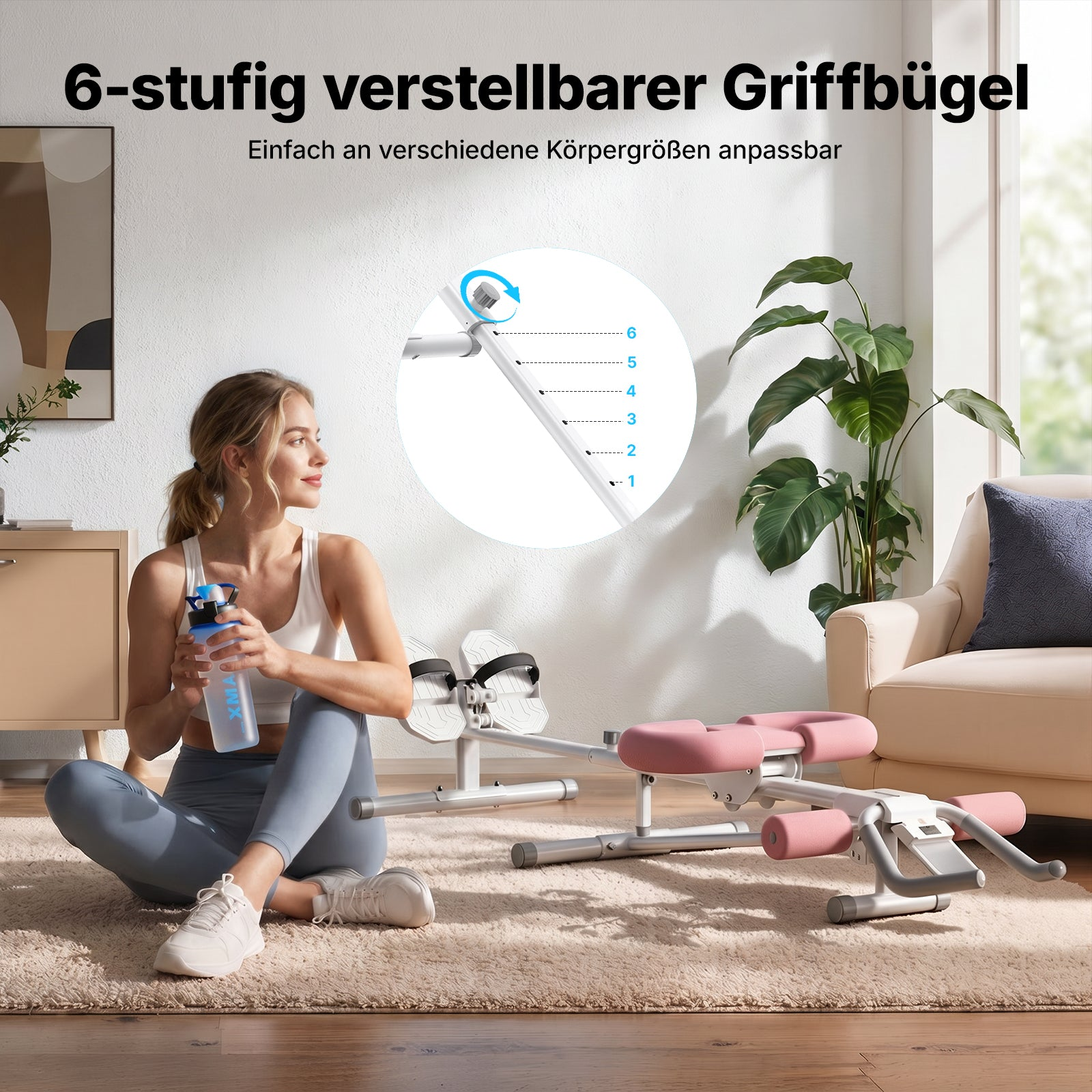 Eine blonde Frau sitzt mit Sportkleidung auf einem Teppich neben einem Fitnessgerät für zu Hause.