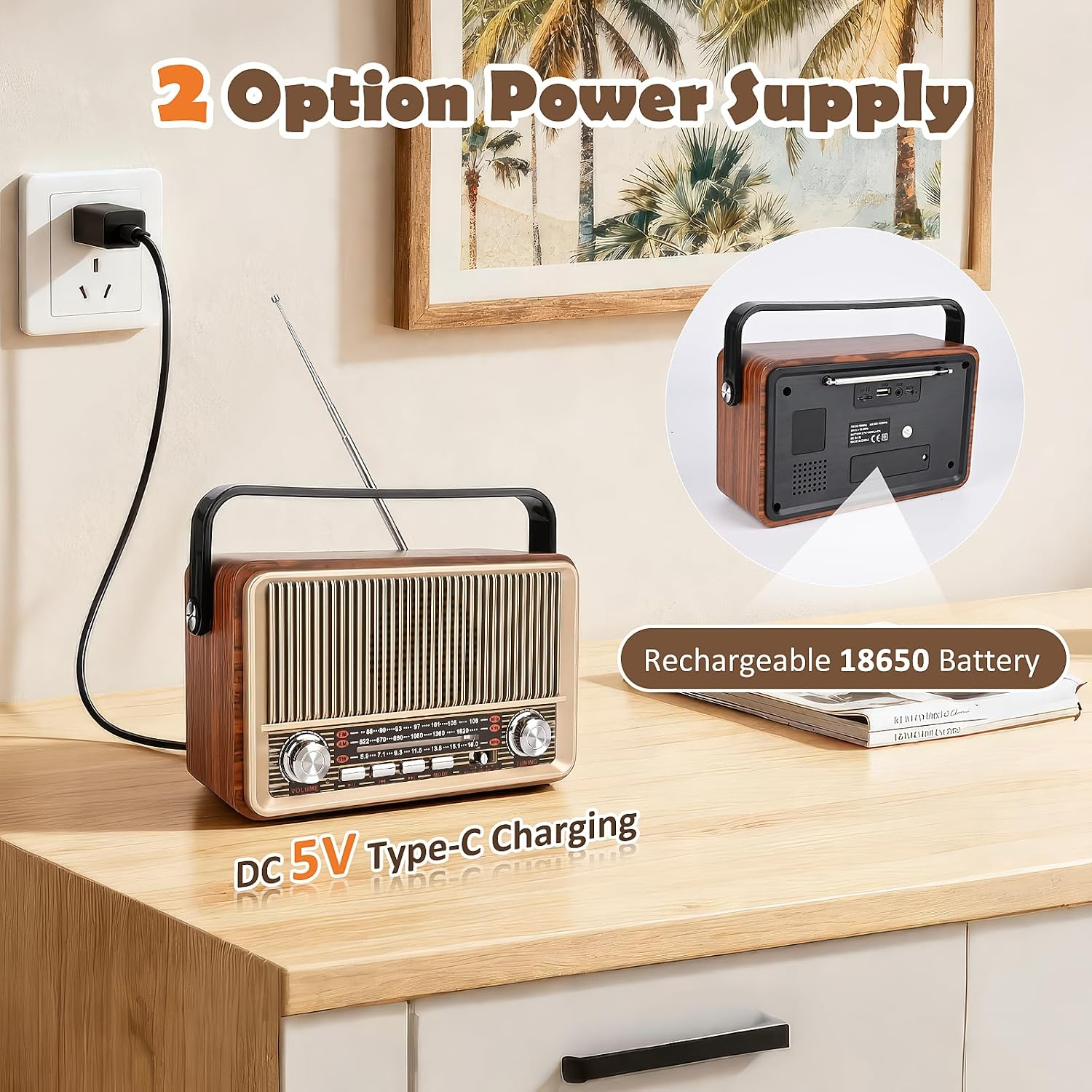 Retro-Radio auf einem Holztisch mit USB-C-Kabel und wiederaufladbarer Batterie.