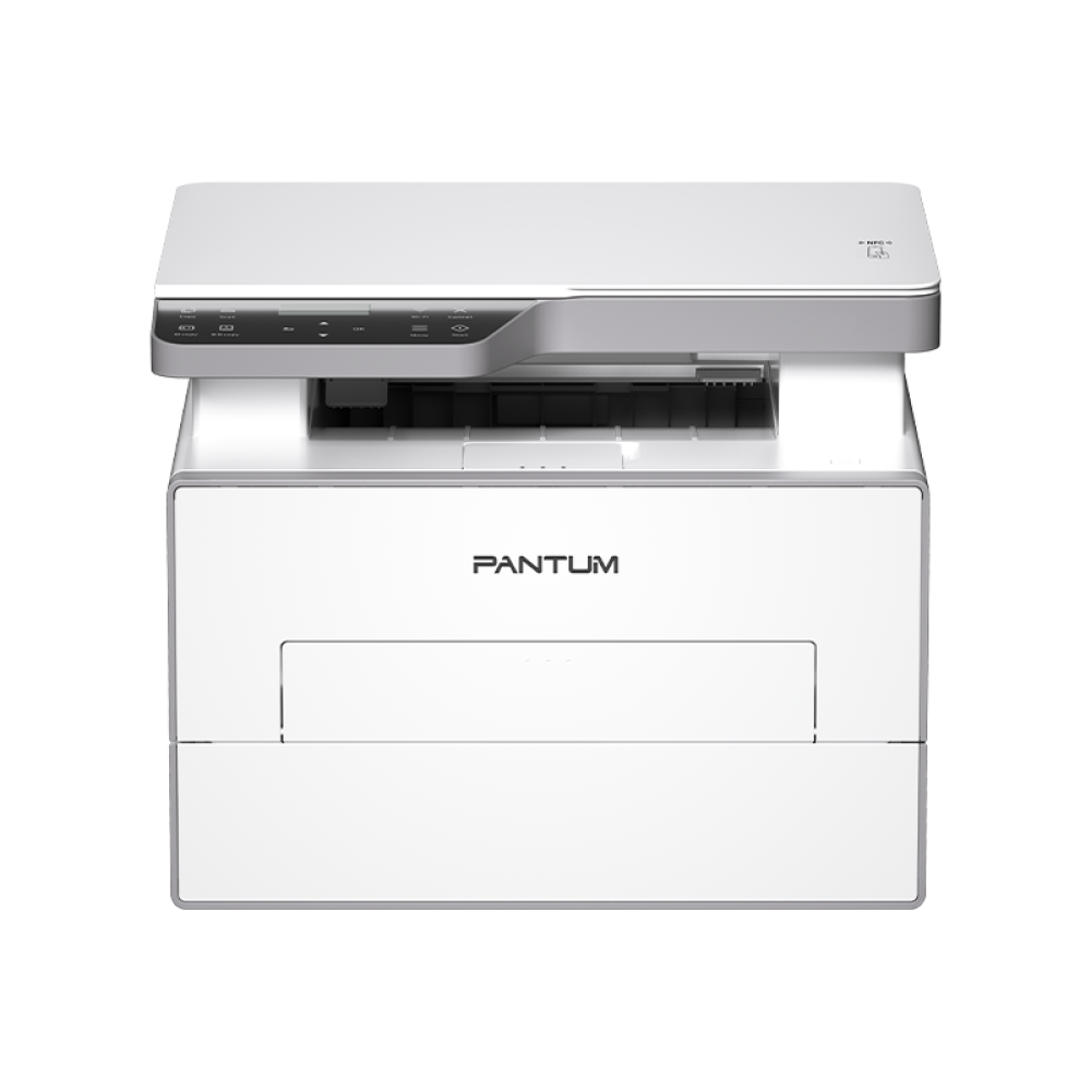 Una stampante multifunzione Pantum bianca e grigia con scanner piano e vassoio carta frontale.