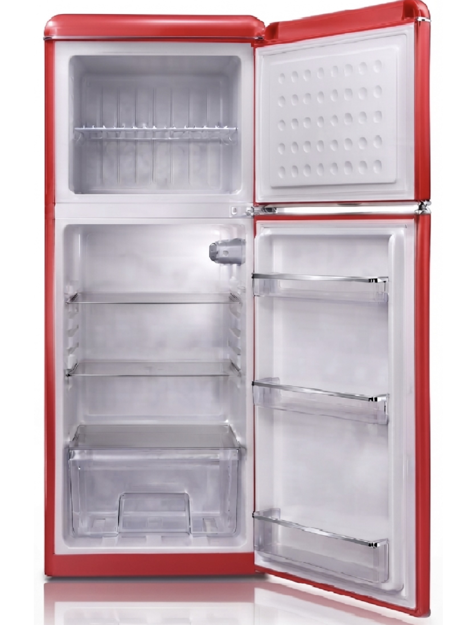 Un refrigerador retro rojo abierto con estantes y compartimentos vacíos.