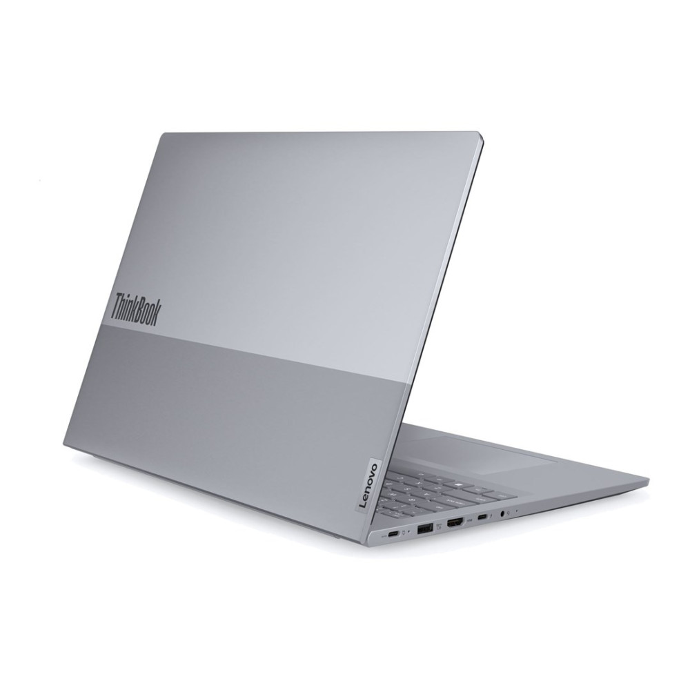 Srebrny laptop Lenovo ThinkBook stoi częściowo otwarty na białym tle, prezentując logo ThinkBook.
