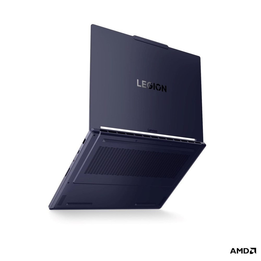 Ciemnoniebieski laptop Lenovo Legion pokazany od dołu i z tyłu na białym tle.