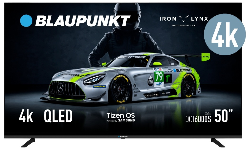50-calowy telewizor Blaupunkt QLED przedstawia samochód wyścigowy z kierowcą w tle.