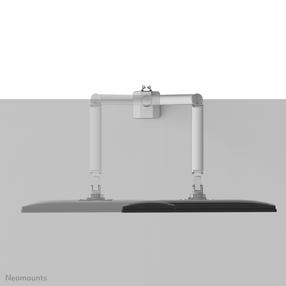 Een zilveren bureauarm voor twee monitoren tegen een lichtgrijze achtergrond.