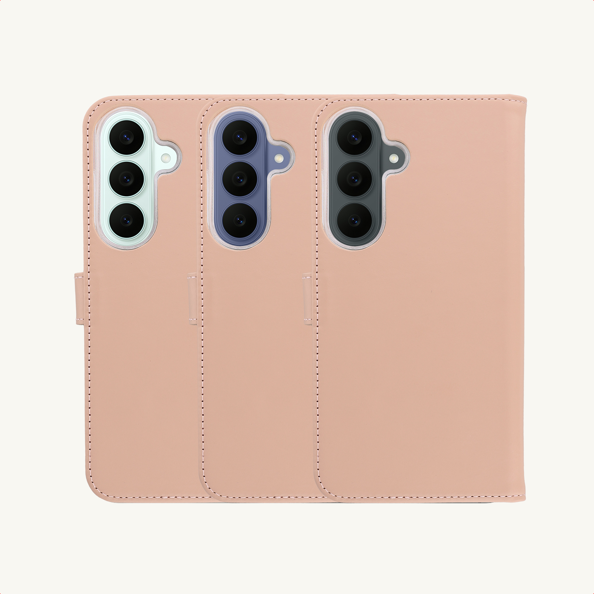 Drie beige telefoonhoesjes met verticale camera-uitsparingen naast elkaar.
