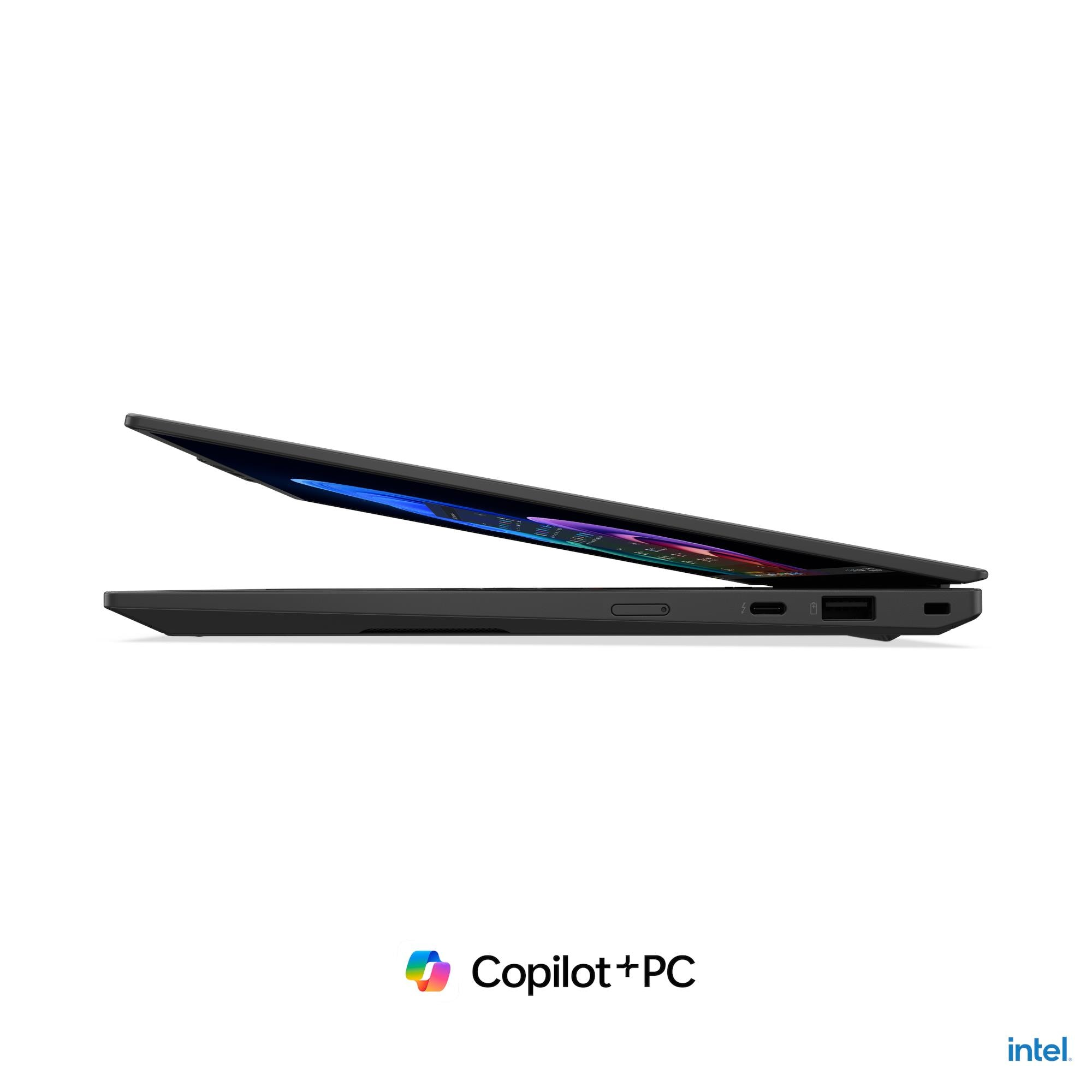 Vista laterale di un laptop nero parzialmente aperto, con porte visibili e logo Copilot+ PC in basso.