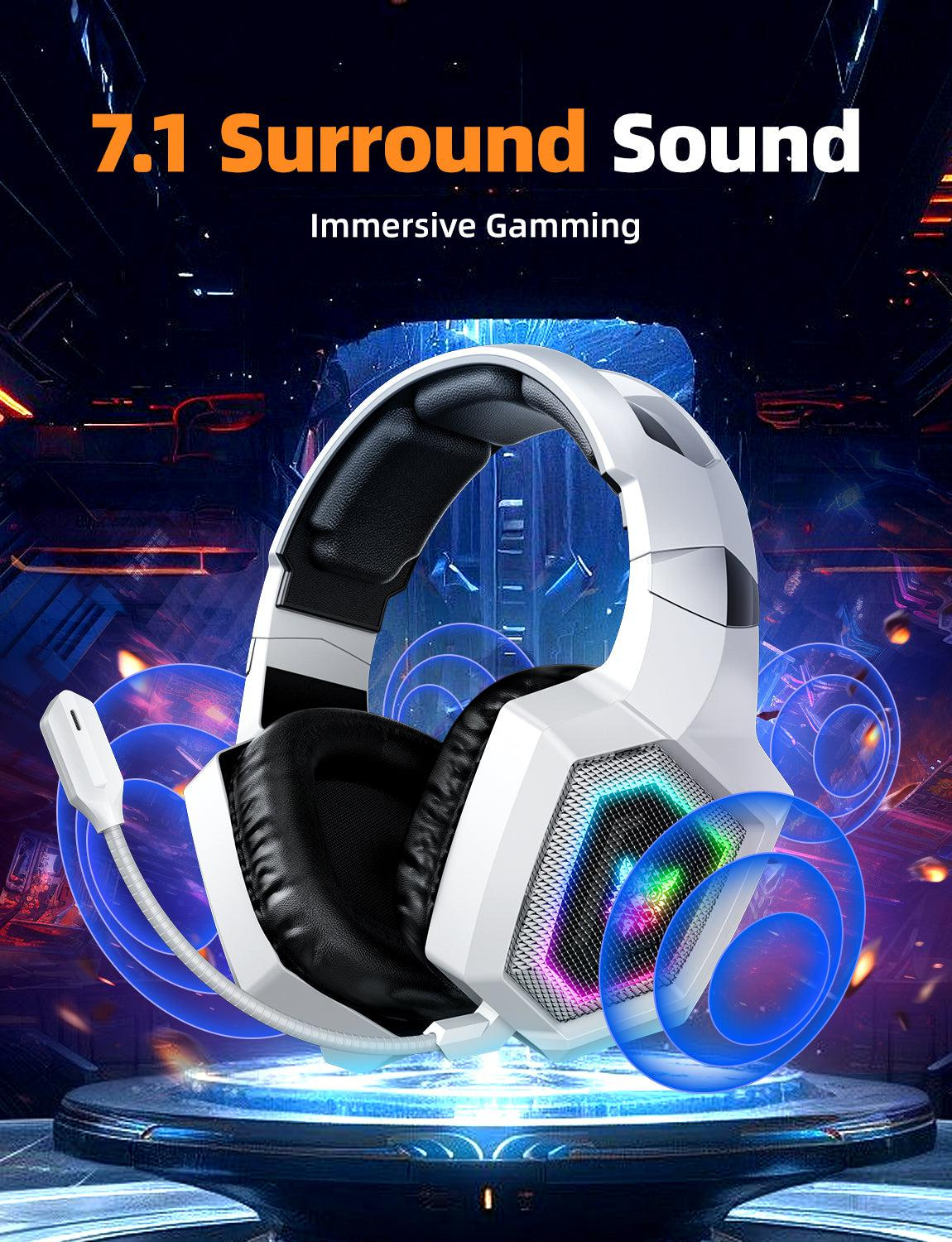 Cuffie da gioco bianche con microfono e illuminazione RGB su sfondo futuristico.