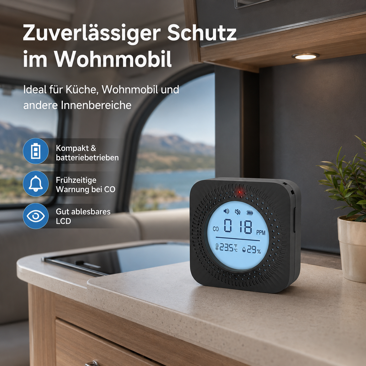 Ein schwarzer Kohlenmonoxidmelder mit digitalem Display steht auf einer Küchenzeile in einem Wohnmobil.